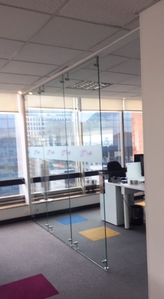 Divisiones en vidrio